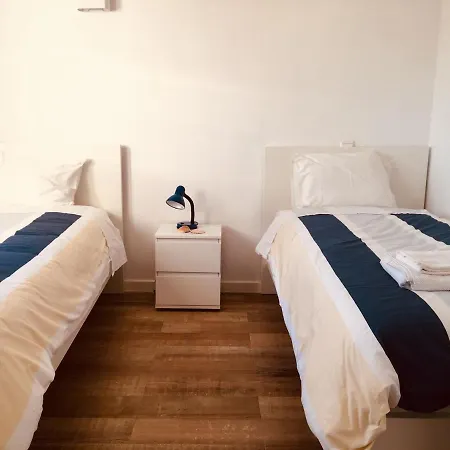 Marina Village בית נופש *